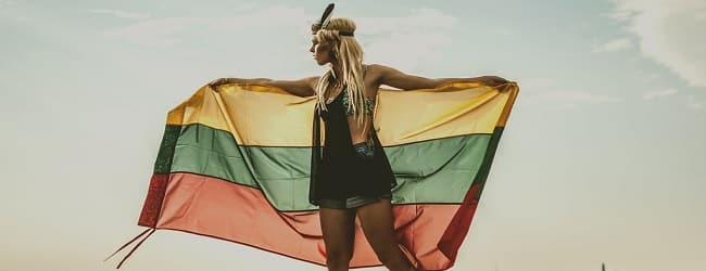 Lituanie femme drapeau