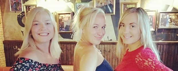 femmes d'Estonie dans un bar