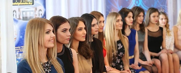 jeunes filles à la mode en Biélorussie