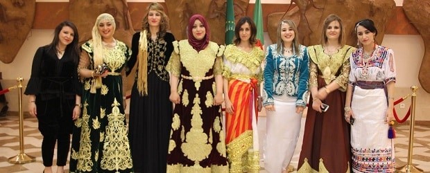 filles d'Algérie en tenues traditionnelles
