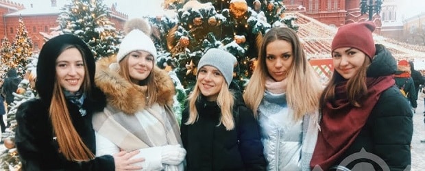 femmes de Saint-Pétersbourg en hiver